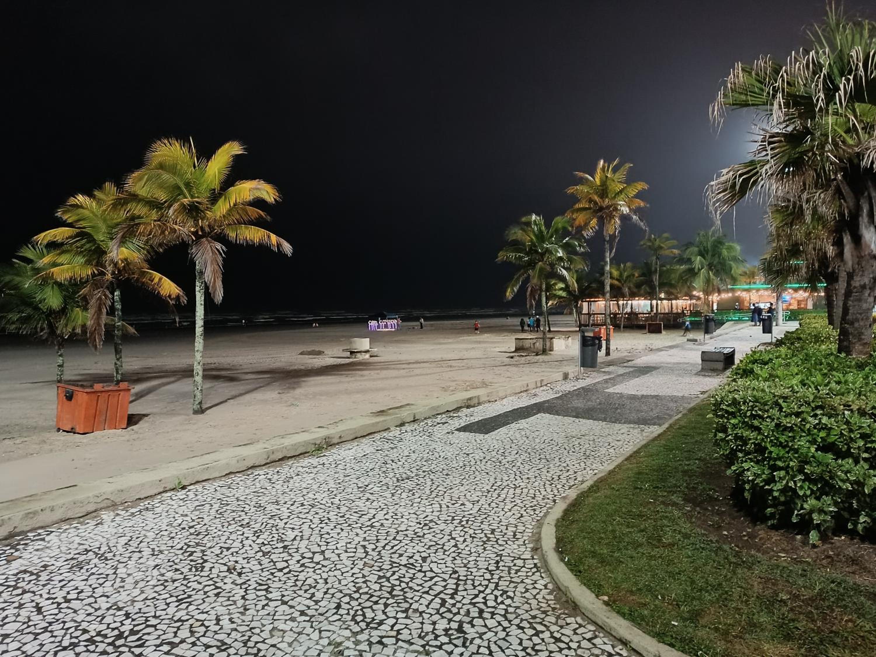 Acorde com o Som do Mar Apto Pé na Areia na Vila Tupi Praia Grande