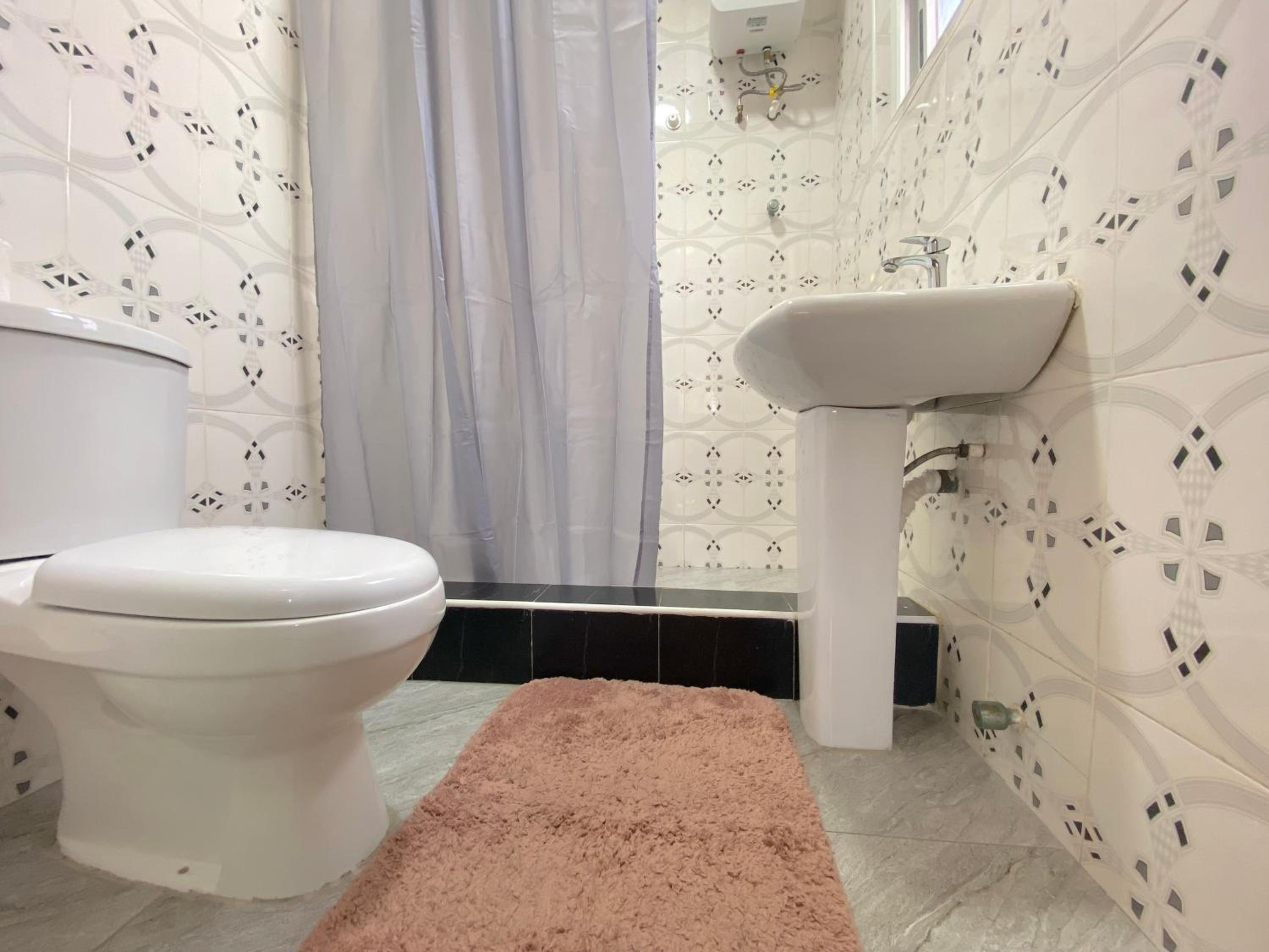 Serene Retreat in Secure Beach Area Manet view 2