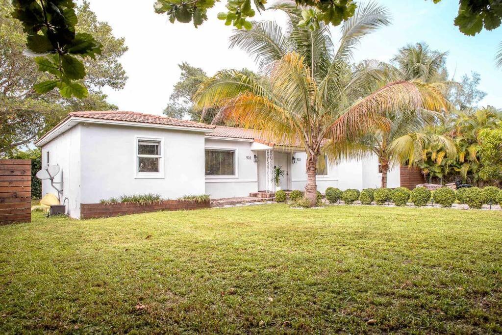 HOUSE WITH POOL and BBQ, 12 MIN to the BEACH