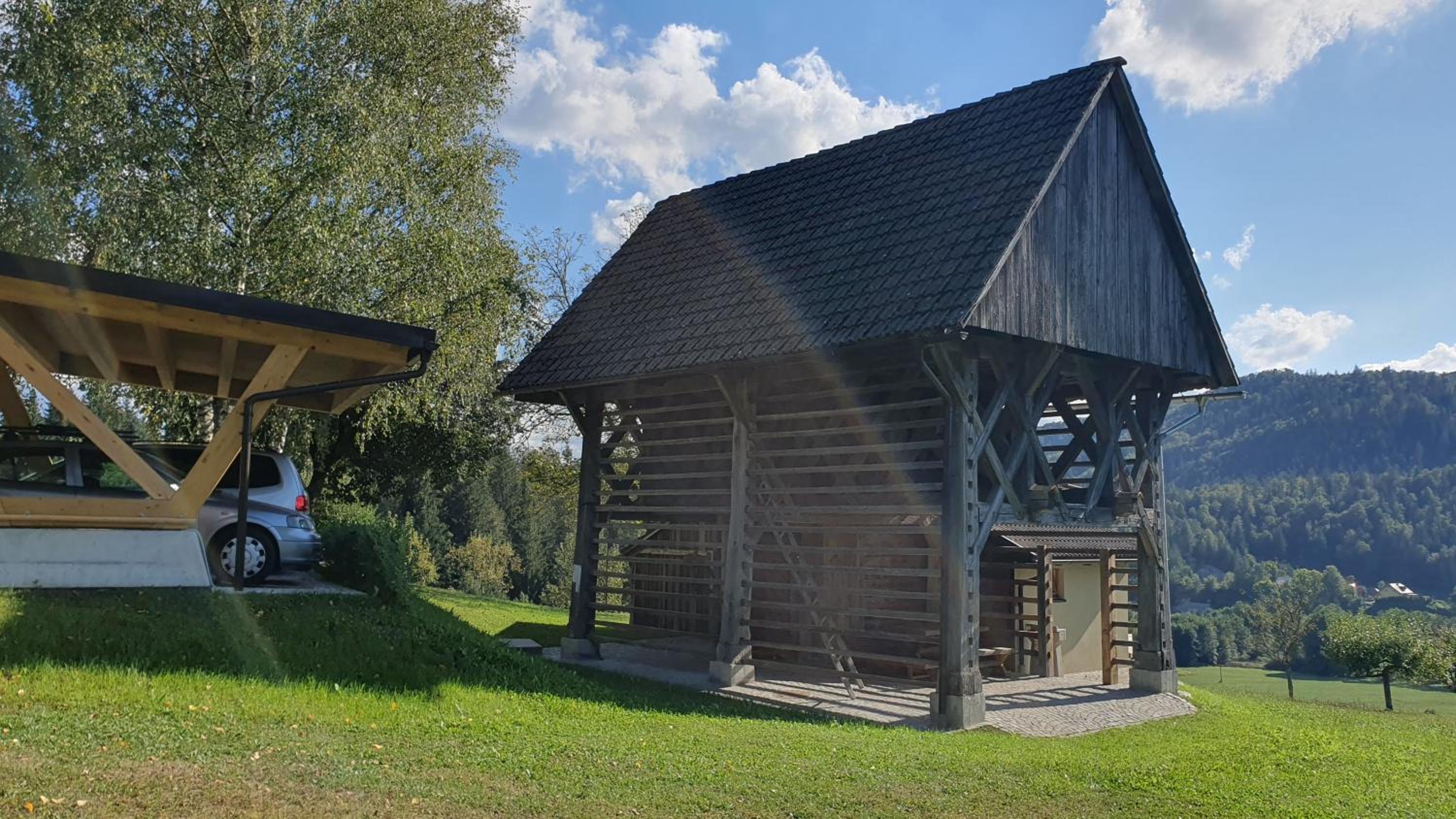 Lojzov toplar Modern haystack