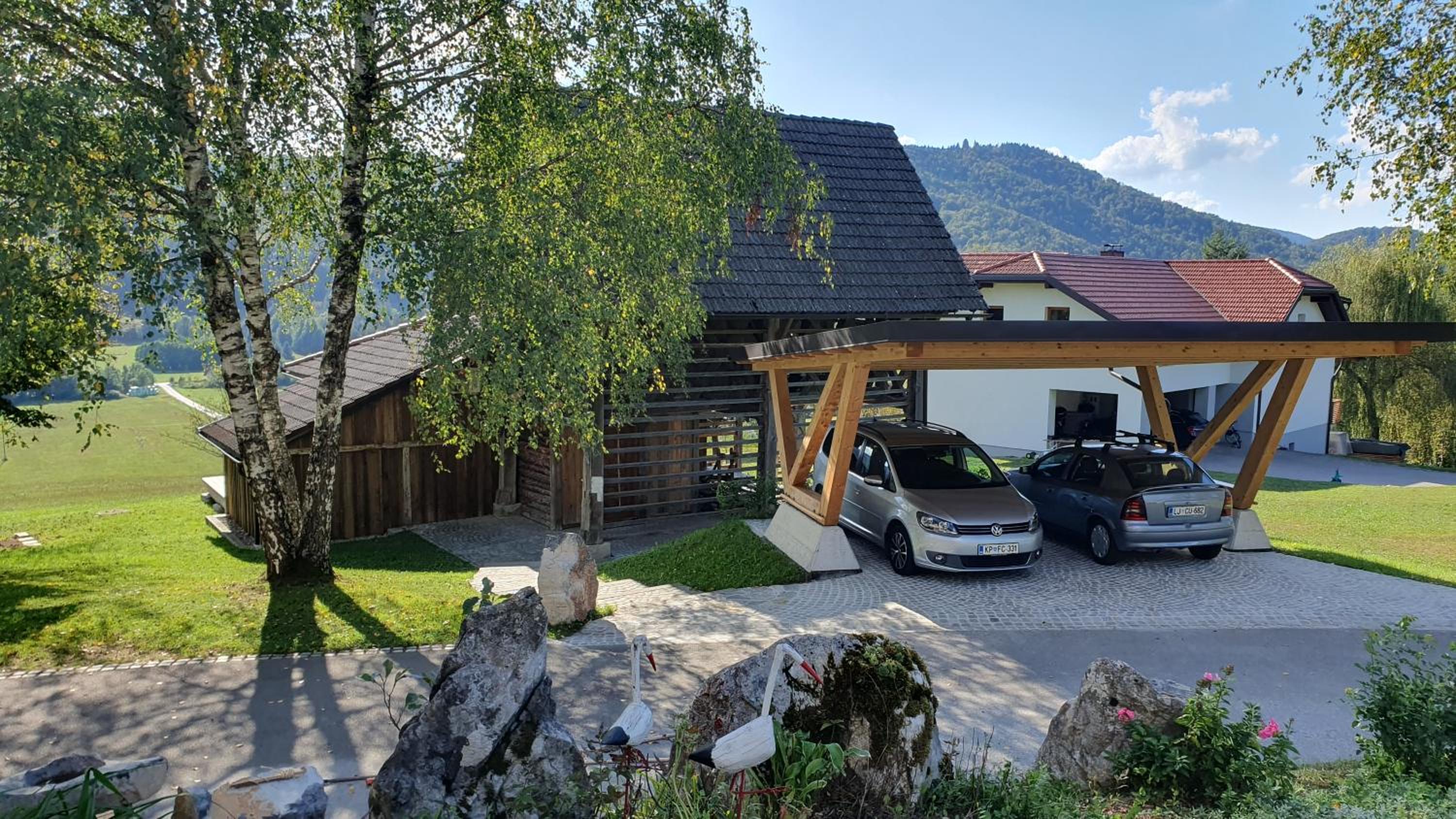 Lojzov toplar Modern haystack