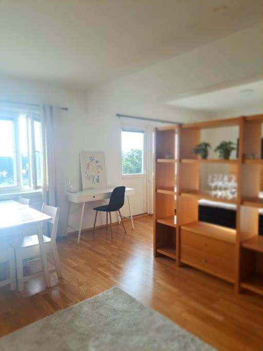 Beautiful apartment with seaview! Top 7th floor Free parking!