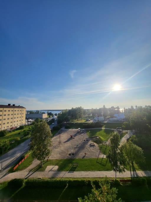 Beautiful apartment with seaview! Top 7th floor Free parking!
