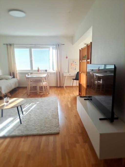 Beautiful apartment with seaview! Top 7th floor Free parking!