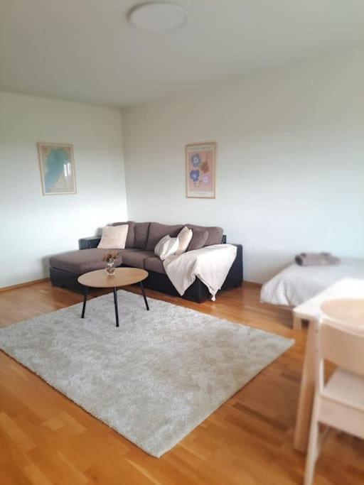Beautiful apartment with seaview! Top 7th floor Free parking!