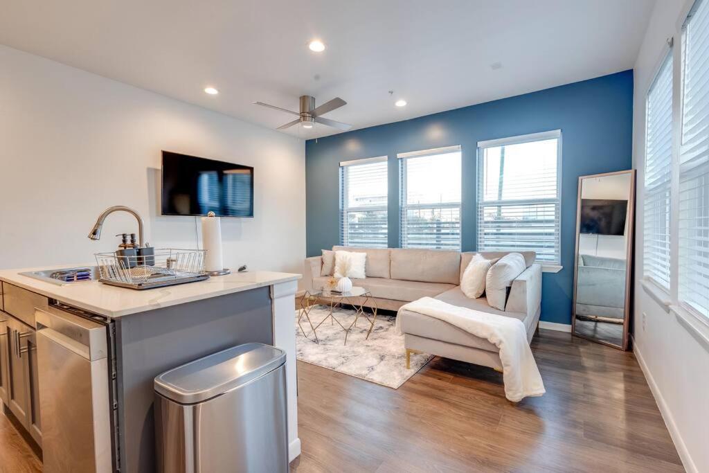1 BR 1 BA Luxury - Museum District & Downtown HTX view 4