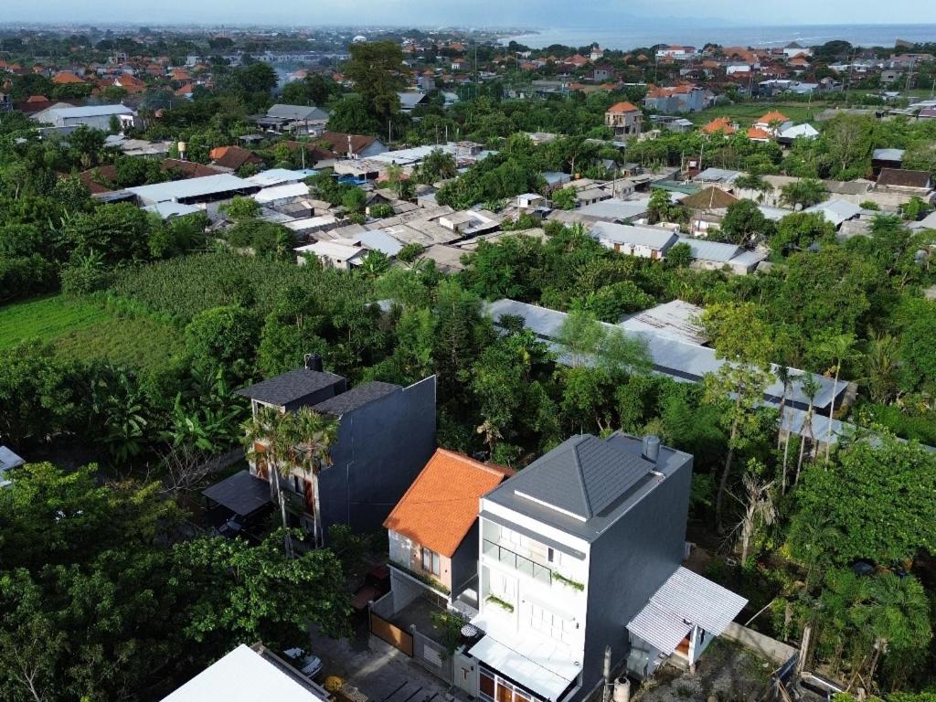 Alodia Villa with pool & kitchen view 5