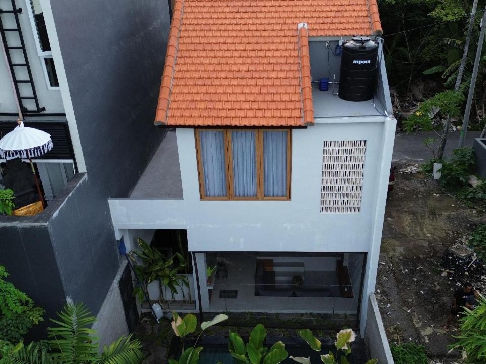 Alodia Villa with pool & kitchen view 4