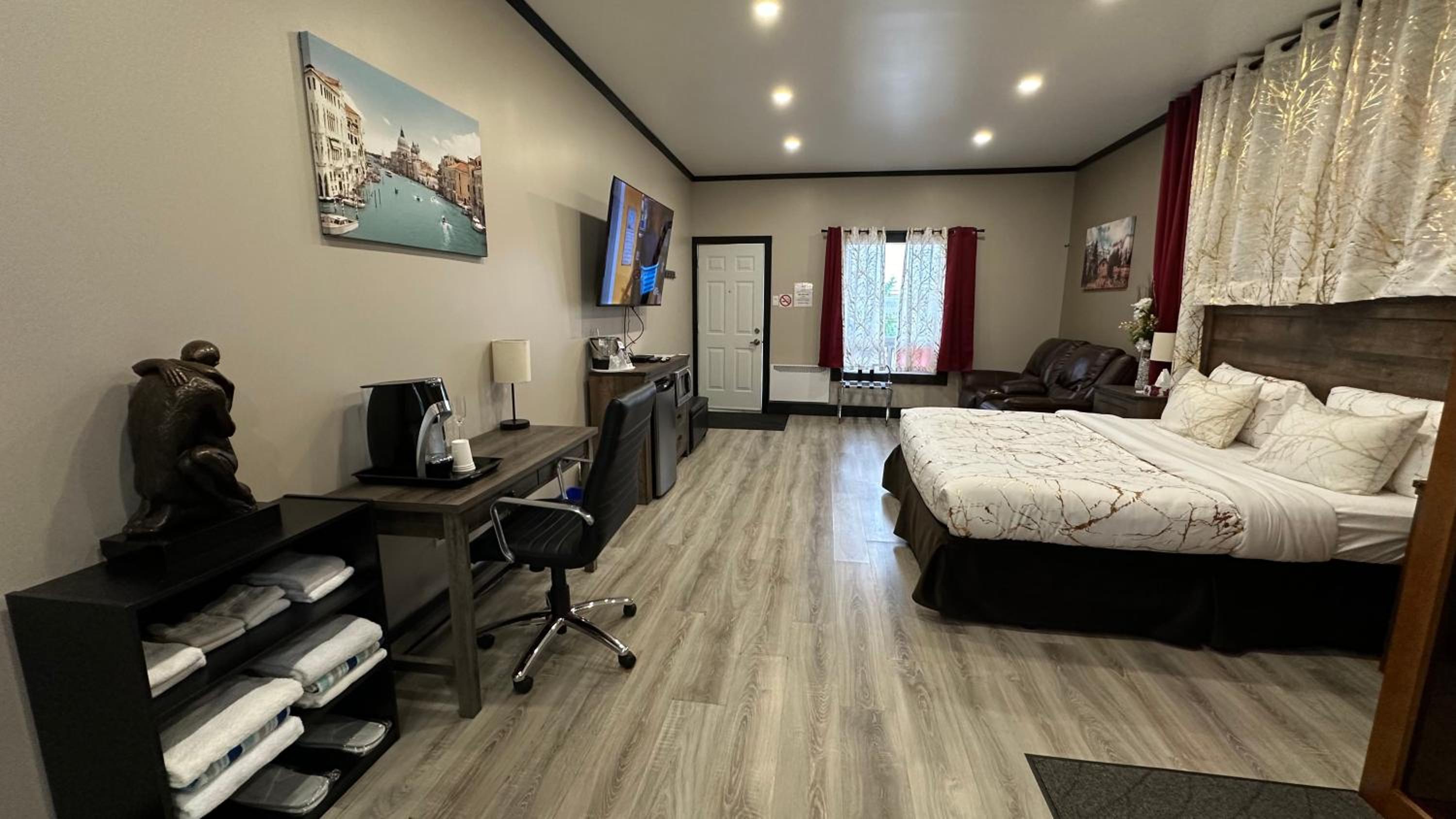 Motel 7 Inn & Suites