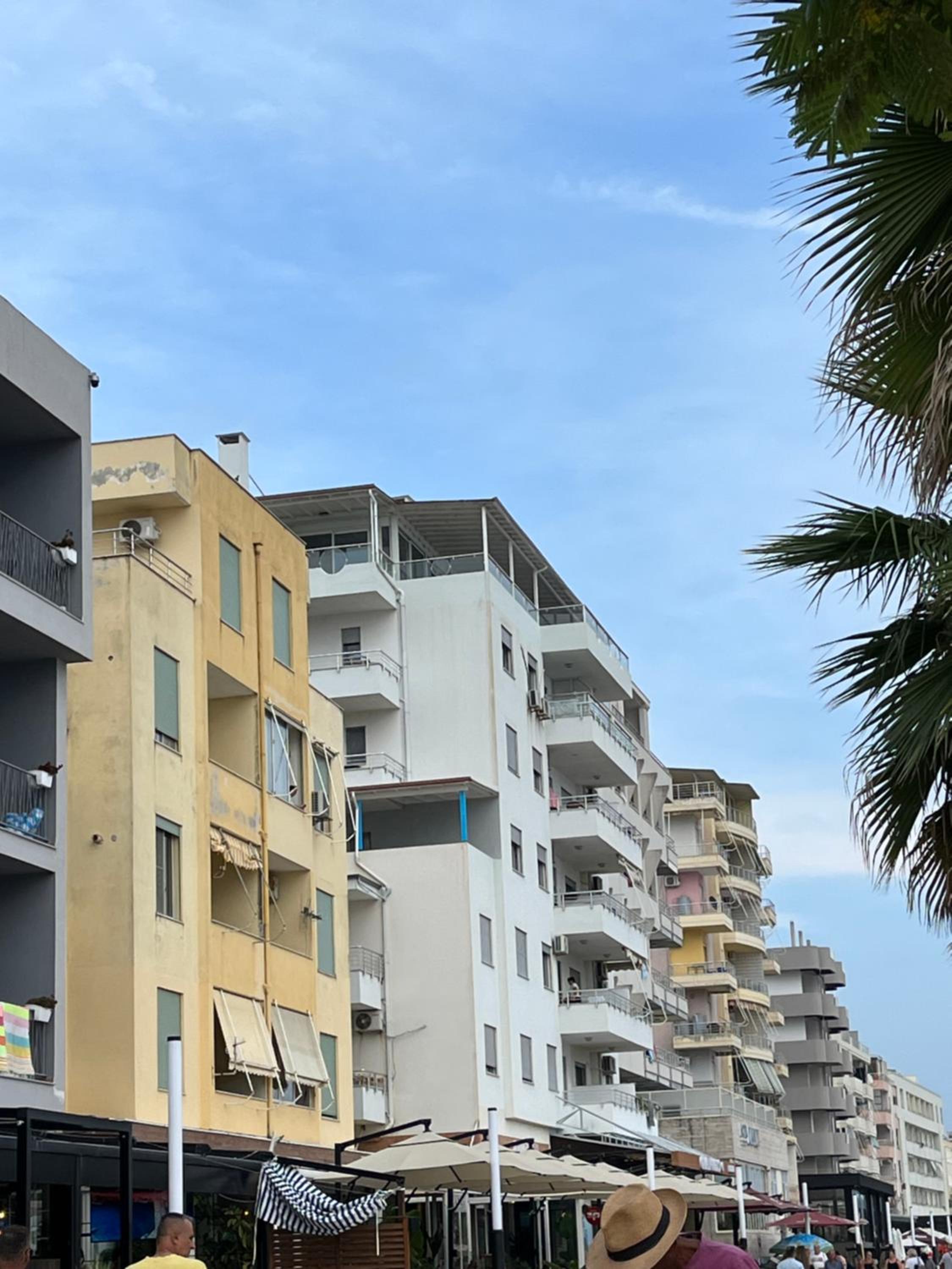 Sun, Sea and Serenity - Beachfront Apt with Sunset Views and Soothing Waves