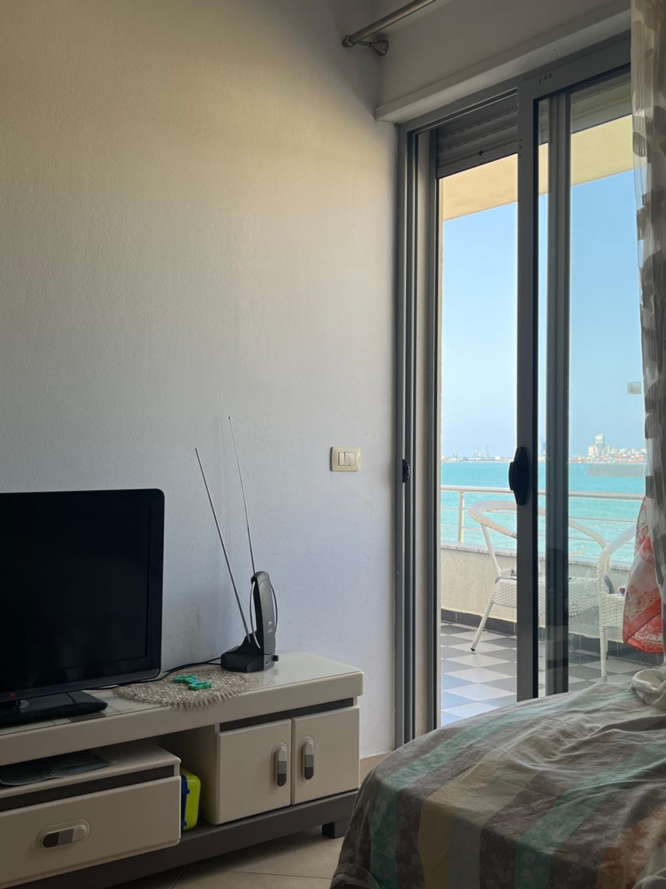 Sun, Sea and Serenity - Beachfront Apt with Sunset Views and Soothing Waves