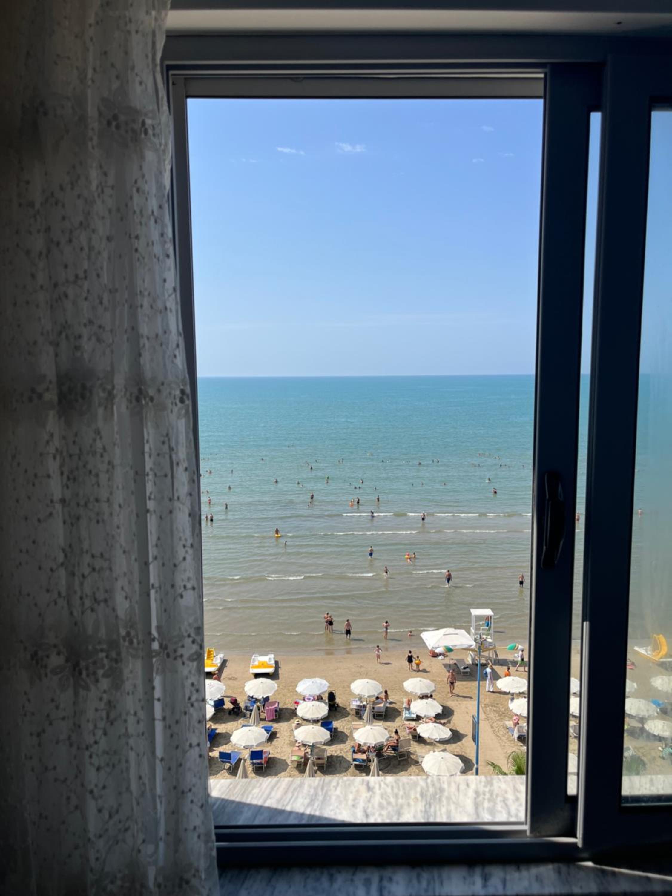 Sun, Sea and Serenity - Beachfront Apt with Sunset Views and Soothing Waves