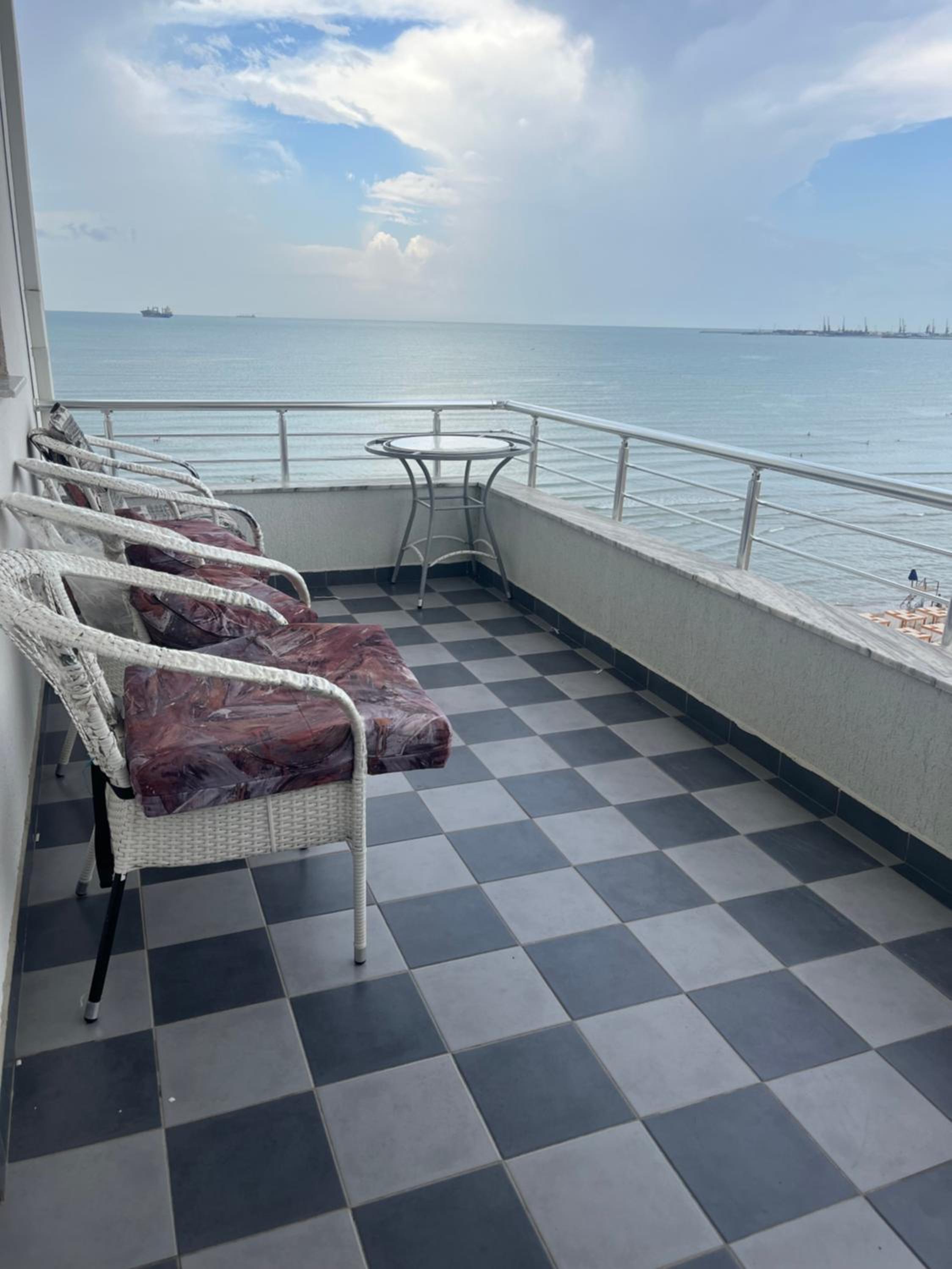 Sun, Sea and Serenity - Beachfront Apt with Sunset Views and Soothing Waves