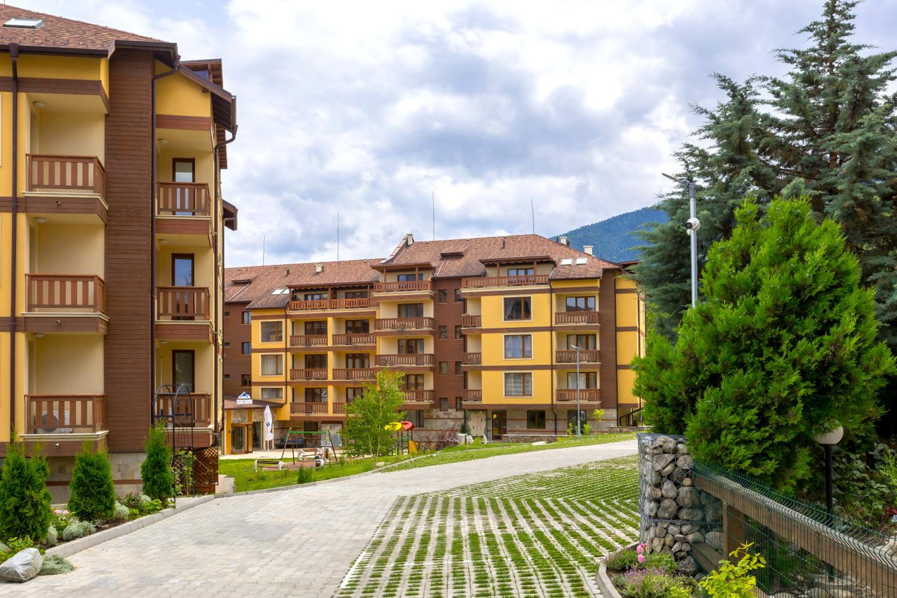 Pirin Sense Apartment Complex