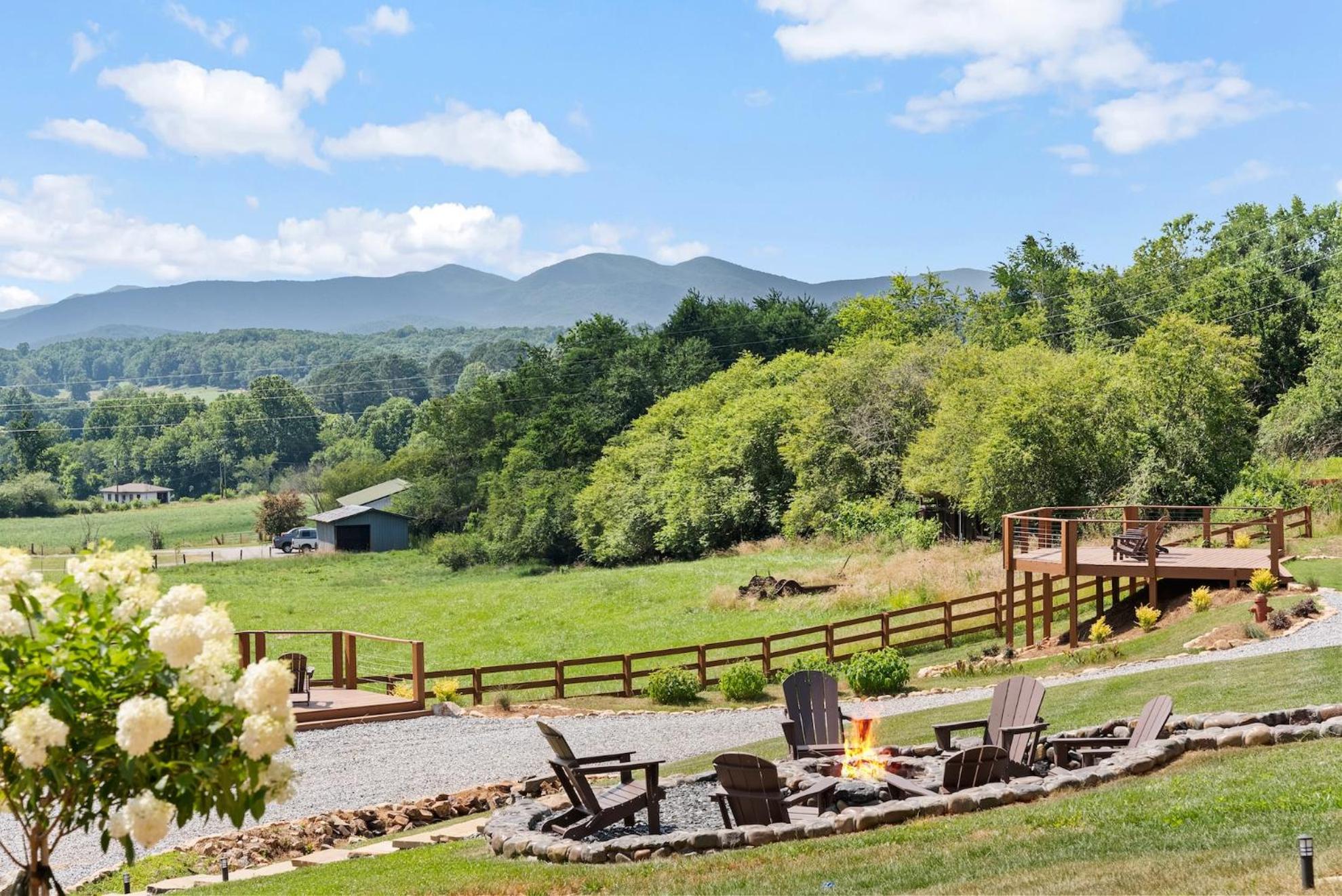 Mtn Views New Const Mins to Dwntwn Wineries 16ppl view 2