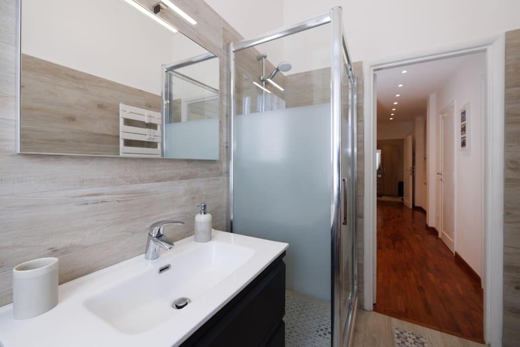 Carpegna Park Apartment by Cornelia subway