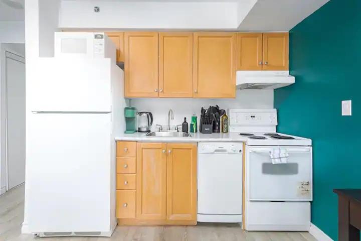 Dundas Square Studio with Nightlife Views Heart of the City