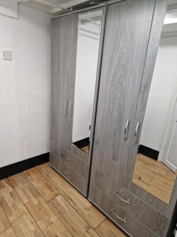 Rainsough Cottage Guest House - Sleeps upto 8 with ensuite - Free Parking & WiFi