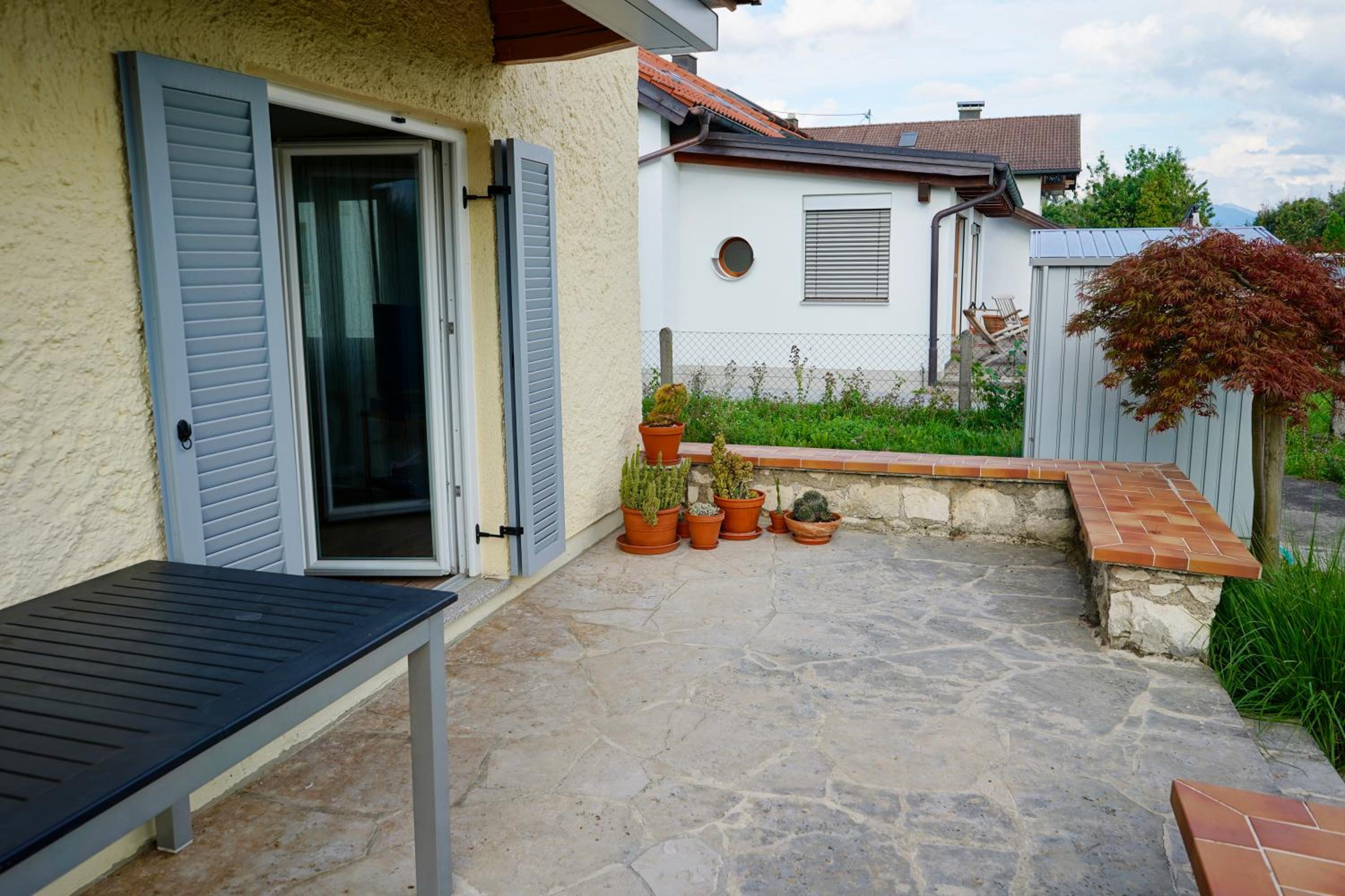 Ferienhaus Am Weitfeld - Ruheoase mit Garten & Bergblick nahe Salzburg