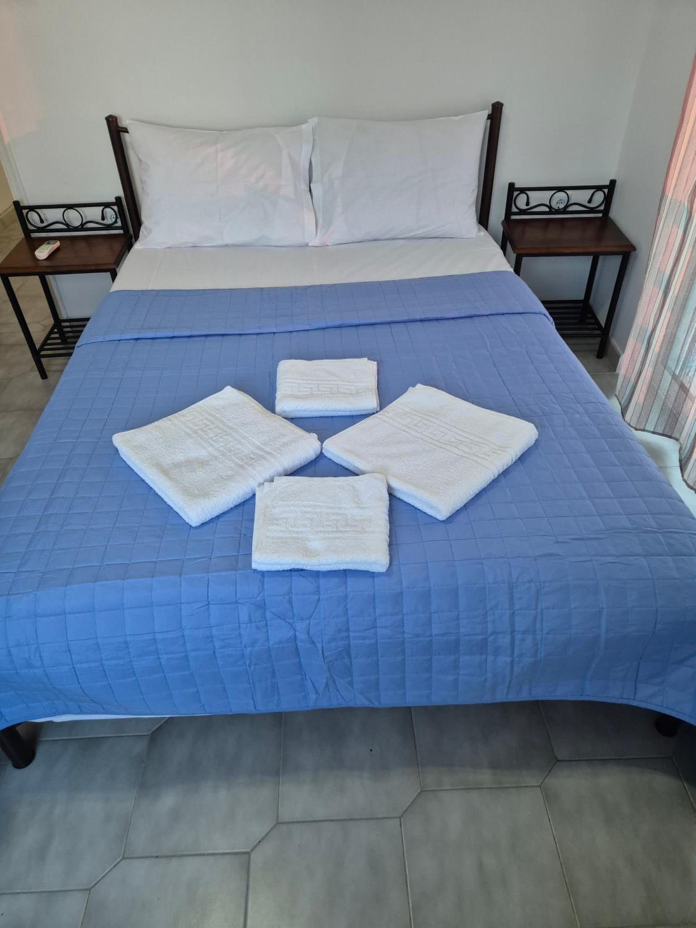 Deco Apartments Aigina view 5