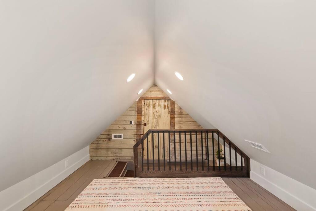 Cabin on 17 acres by National Forest view 4