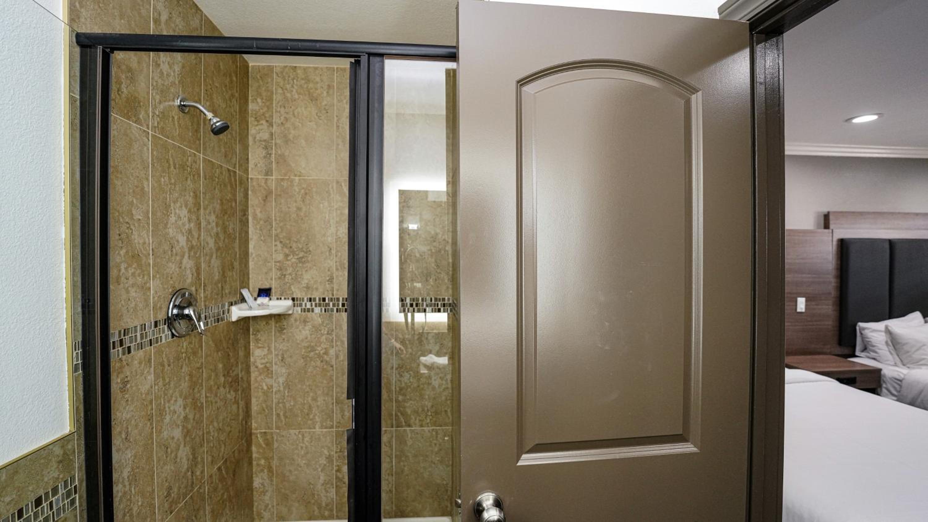 Americas Best Value Inn, Antioch view 4