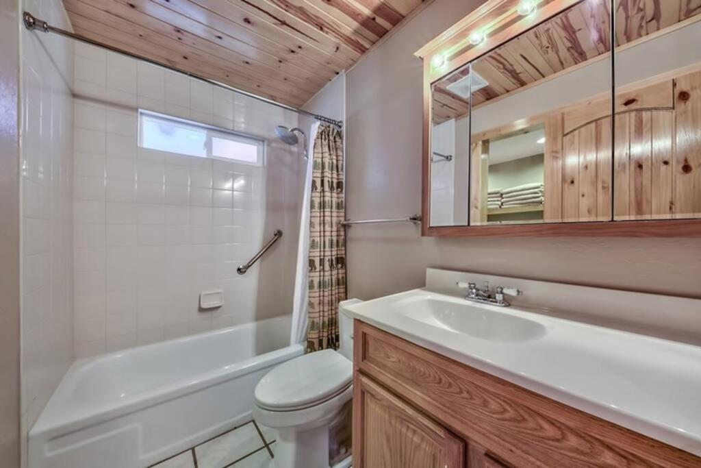 Tahoe Townie Cozy cabin in South Lake Tahoe view 5