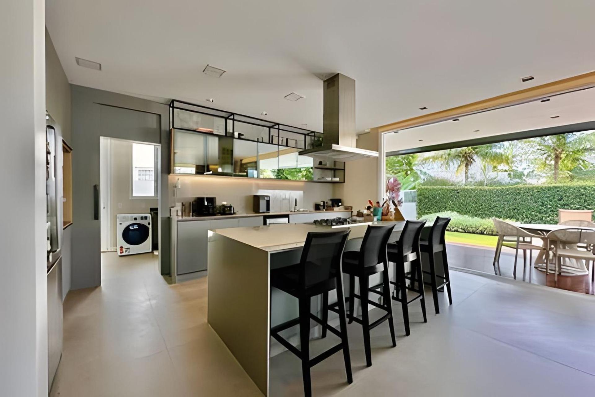 Casa Moderna 4 Suítes e Piscina