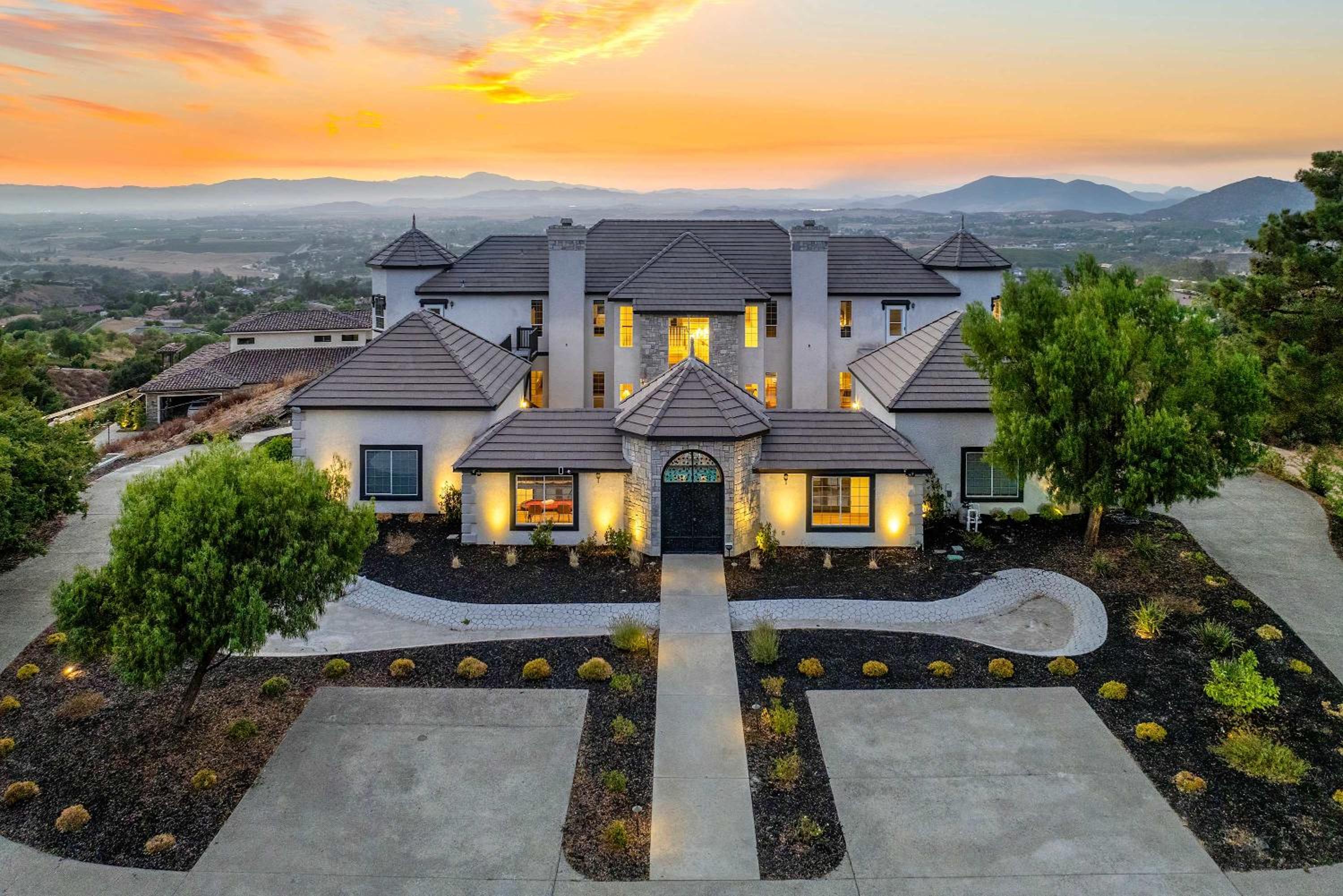 Hotel Vineyard Chateau Sanctuary - Sauna - Tennis - Pool - Image 1