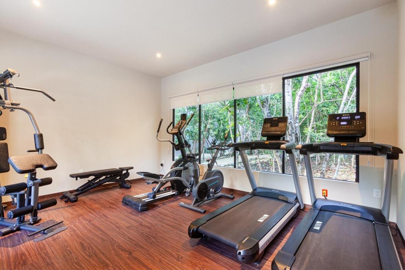Xyleth Condo Coto8 10min to Beach,WIFI 200MB,Gym view 4
