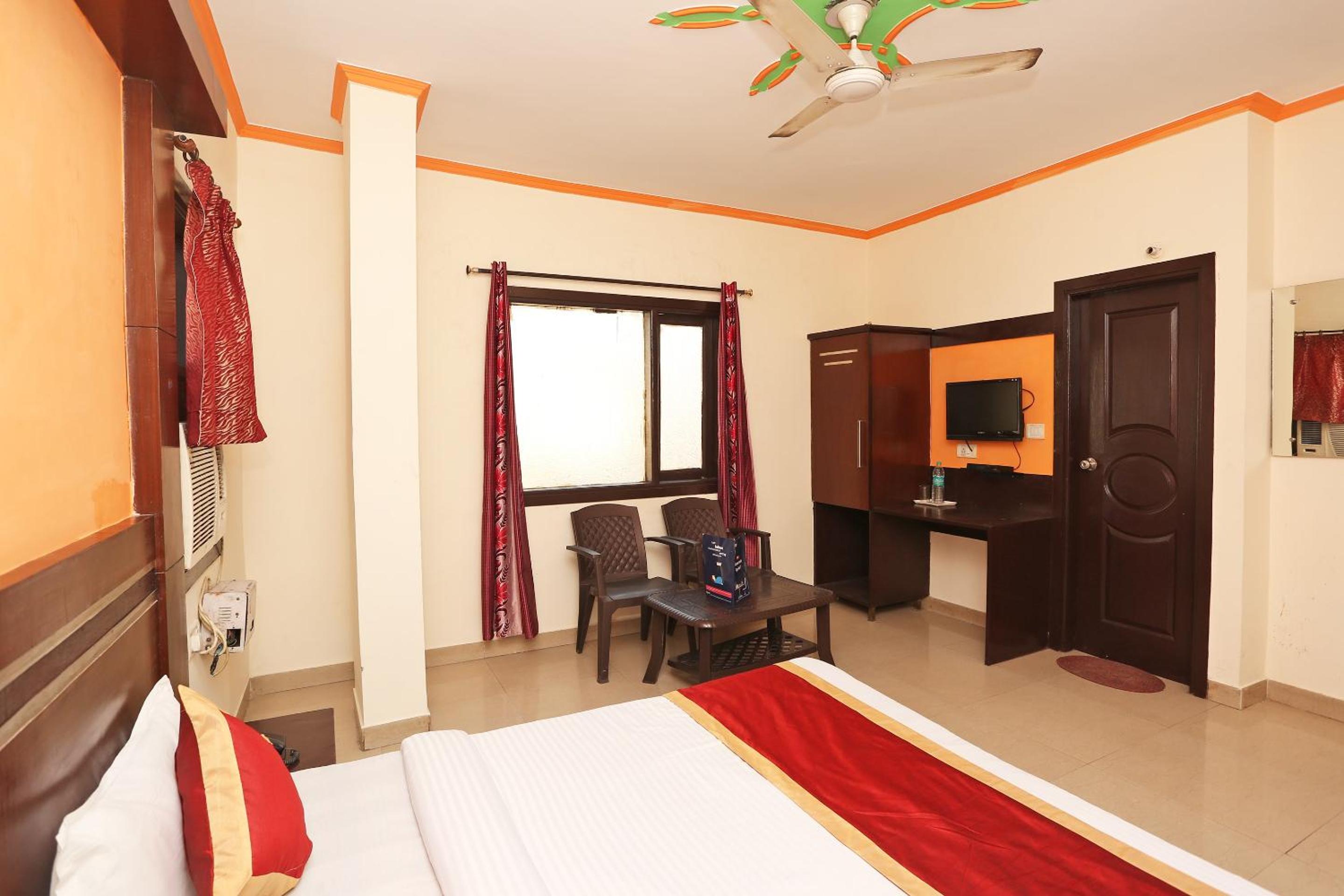 Hotel O Aura Palace Deluxe