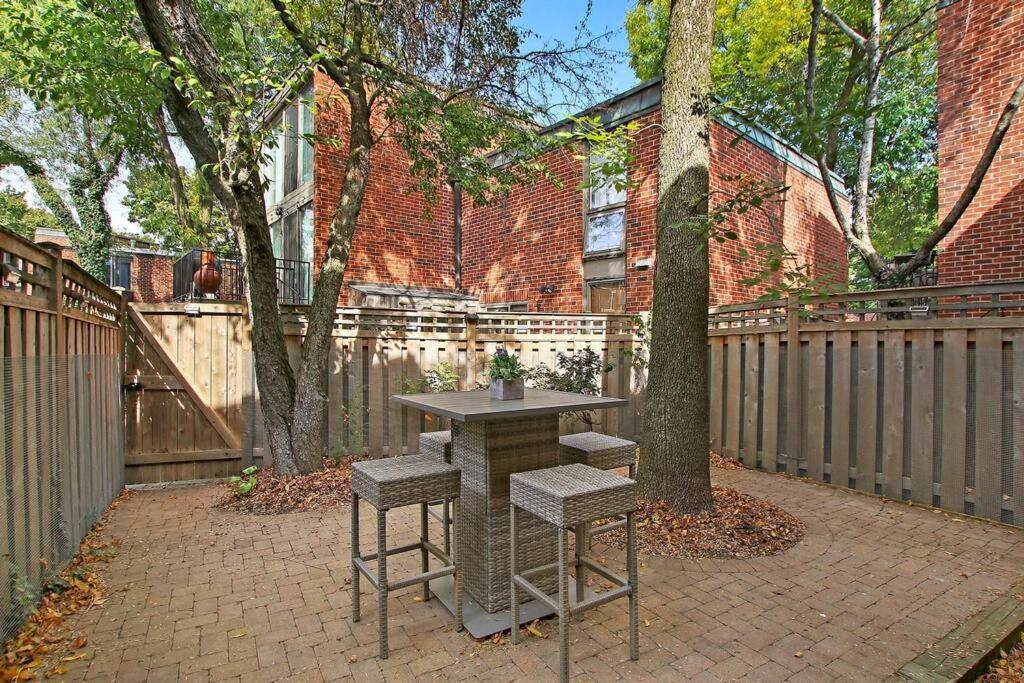 Great Location-Lincoln Park Wrigleyville and Parking view 3