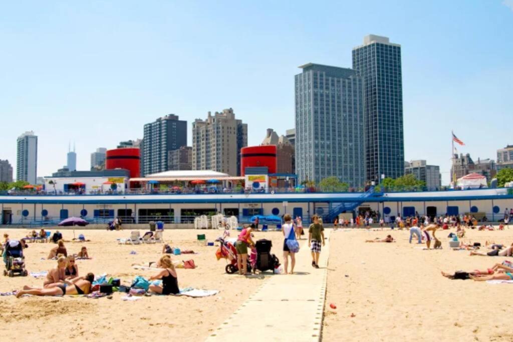 Great Location-Lincoln Park Wrigleyville and Parking view 4