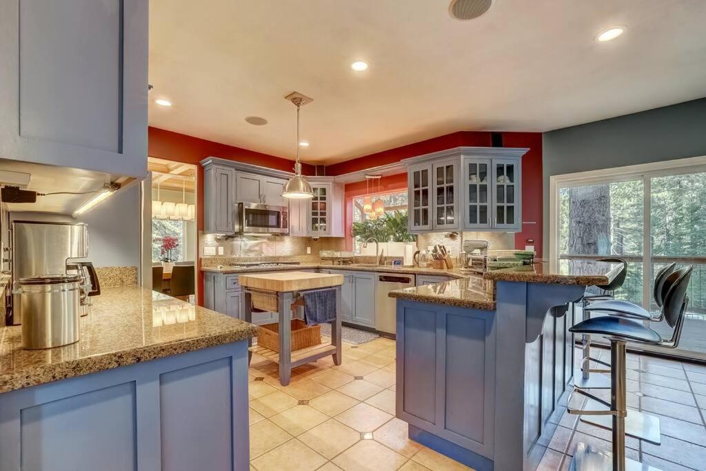 Elegant 6 Bed Sleeps 14 - Best for families w kids view 5