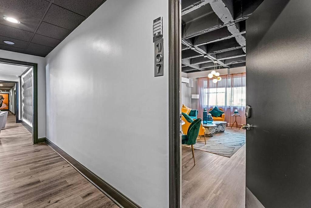 Art Deco-Inspired Apartment Getaway in Buckhead view 5