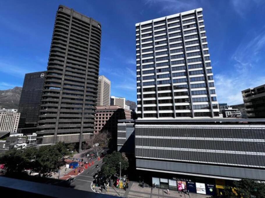 Icon NO LOAD SHEDDING Modern Studio - City view 2