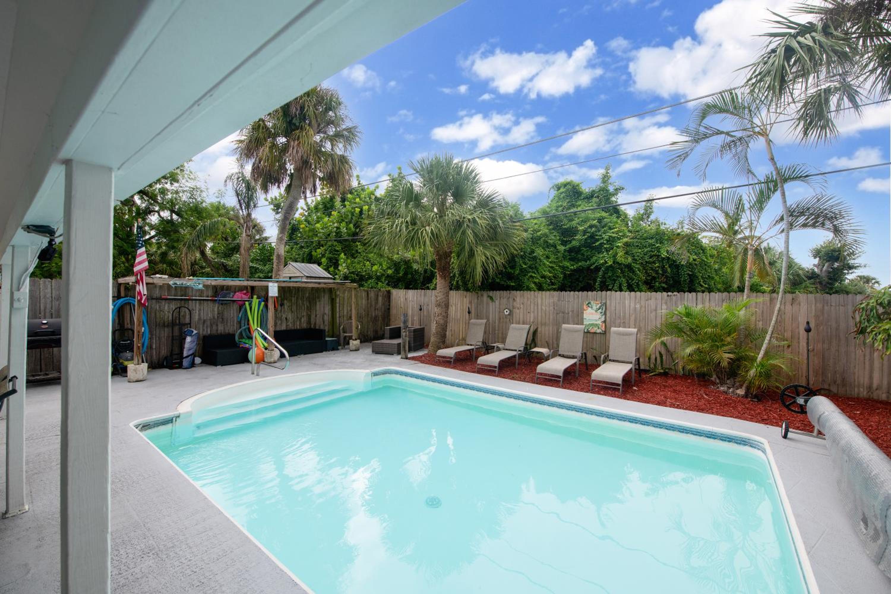 Sunny - Pool - Close to Beach - Fishing - Boat Ramp