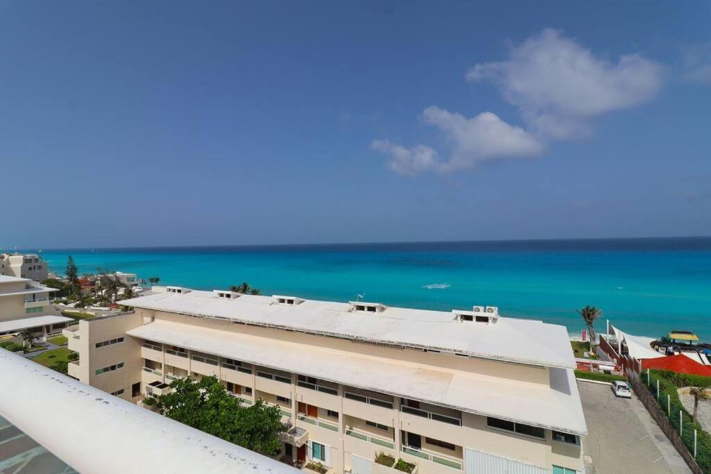 Penthouse on the Beach with Private Sea View