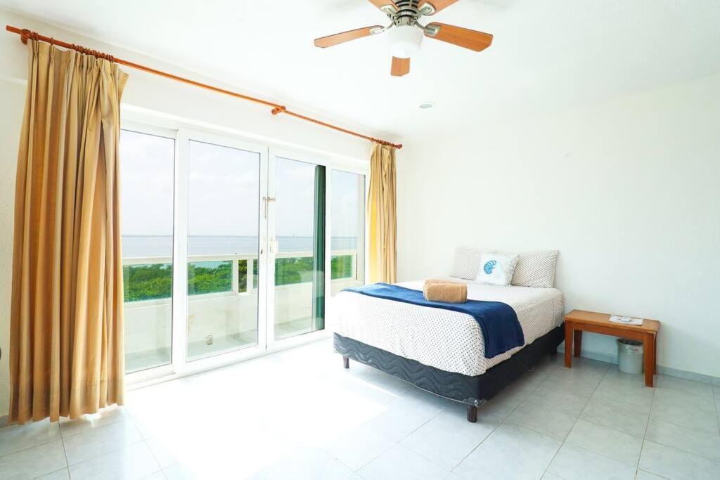 Penthouse on the Beach with Private Sea View