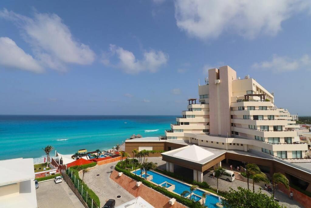Penthouse on the Beach with Private Sea View