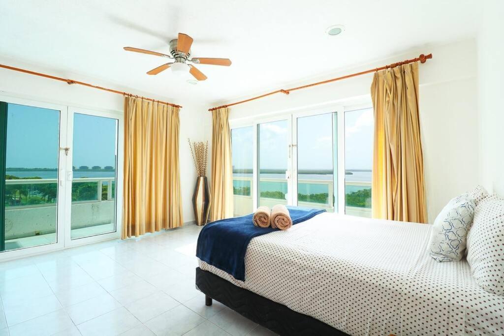 Penthouse on the Beach with Private Sea View