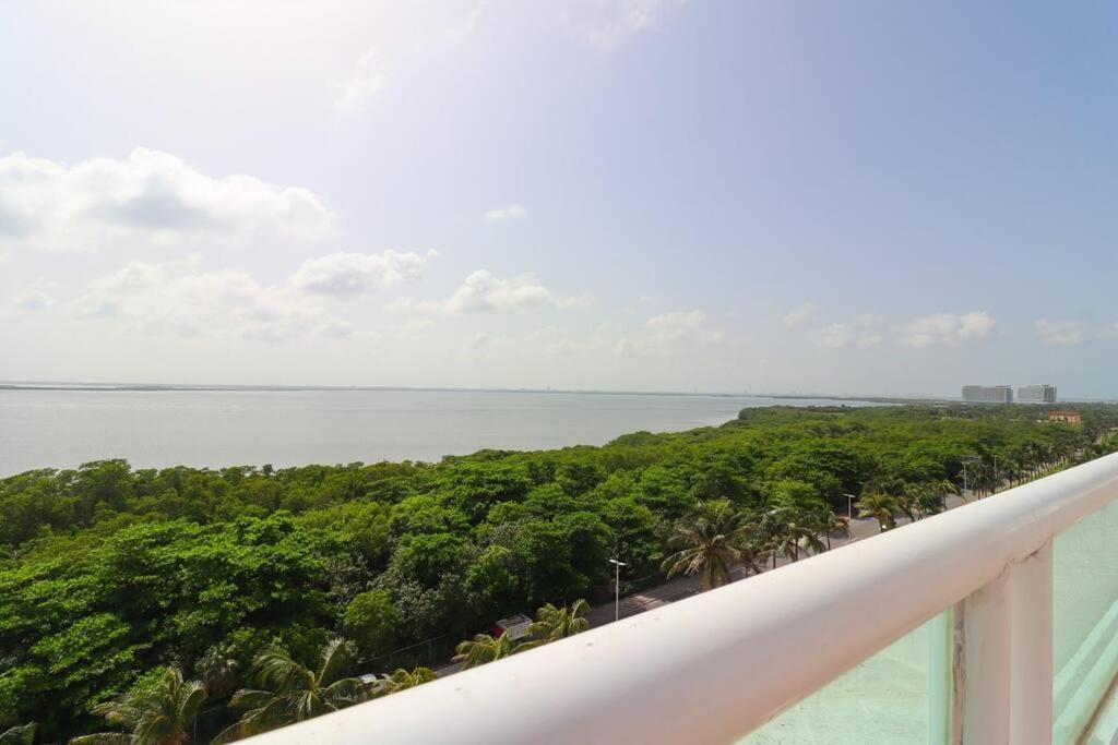 Penthouse on the Beach with Private Sea View