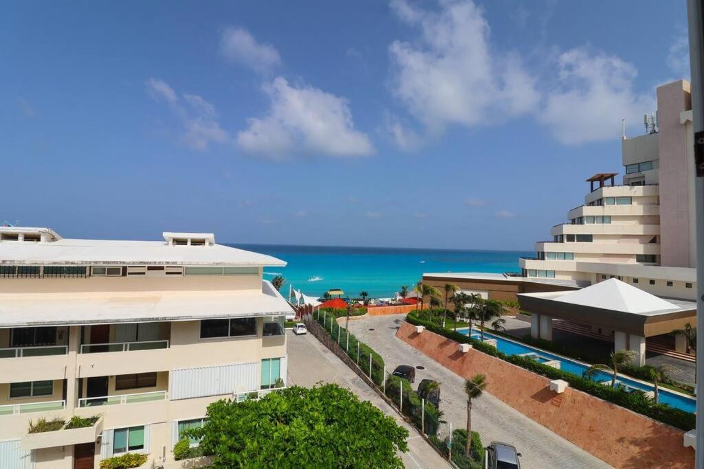 Penthouse on the Beach with Private Sea View