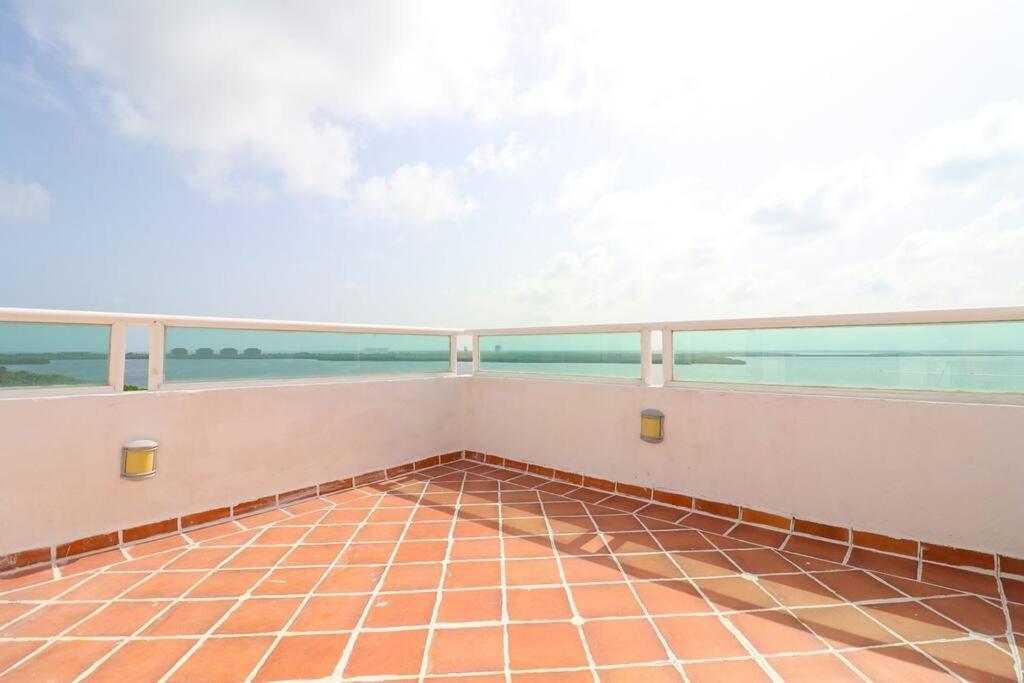 Penthouse on the Beach with Private Sea View