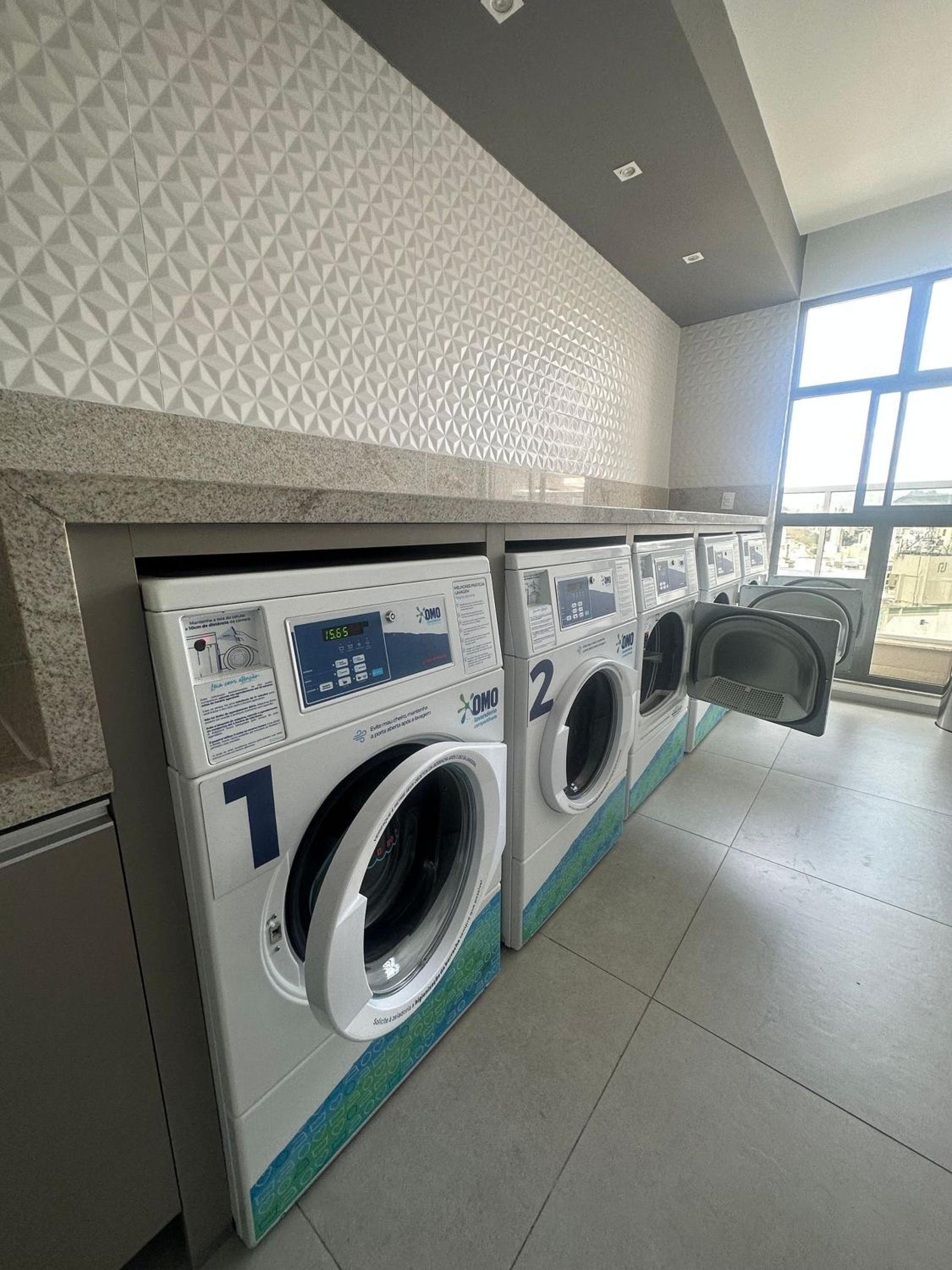 Studio Pink com ar, varanda, academia e piscina