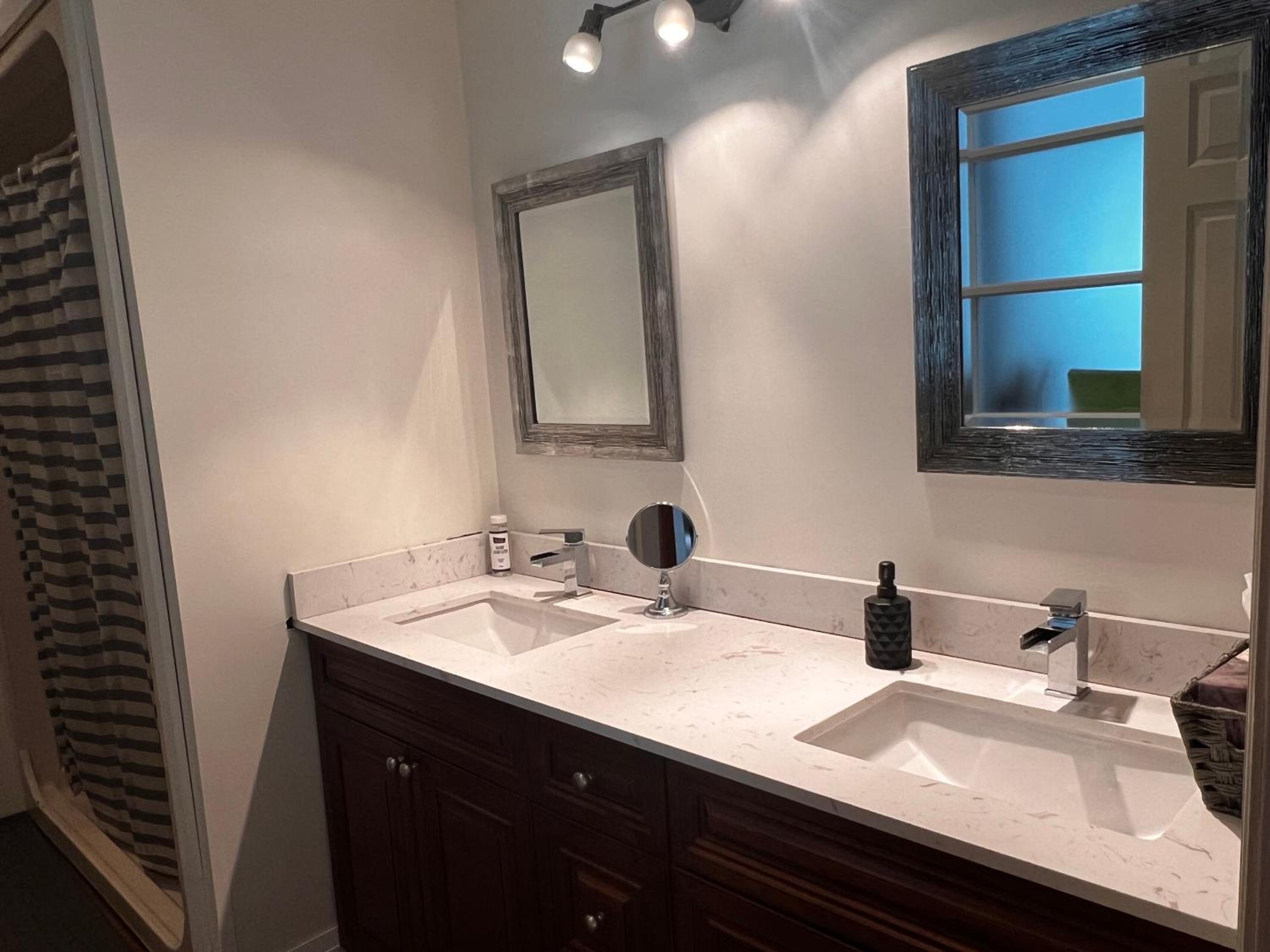 Sunset Suites in Niagara Wine Country