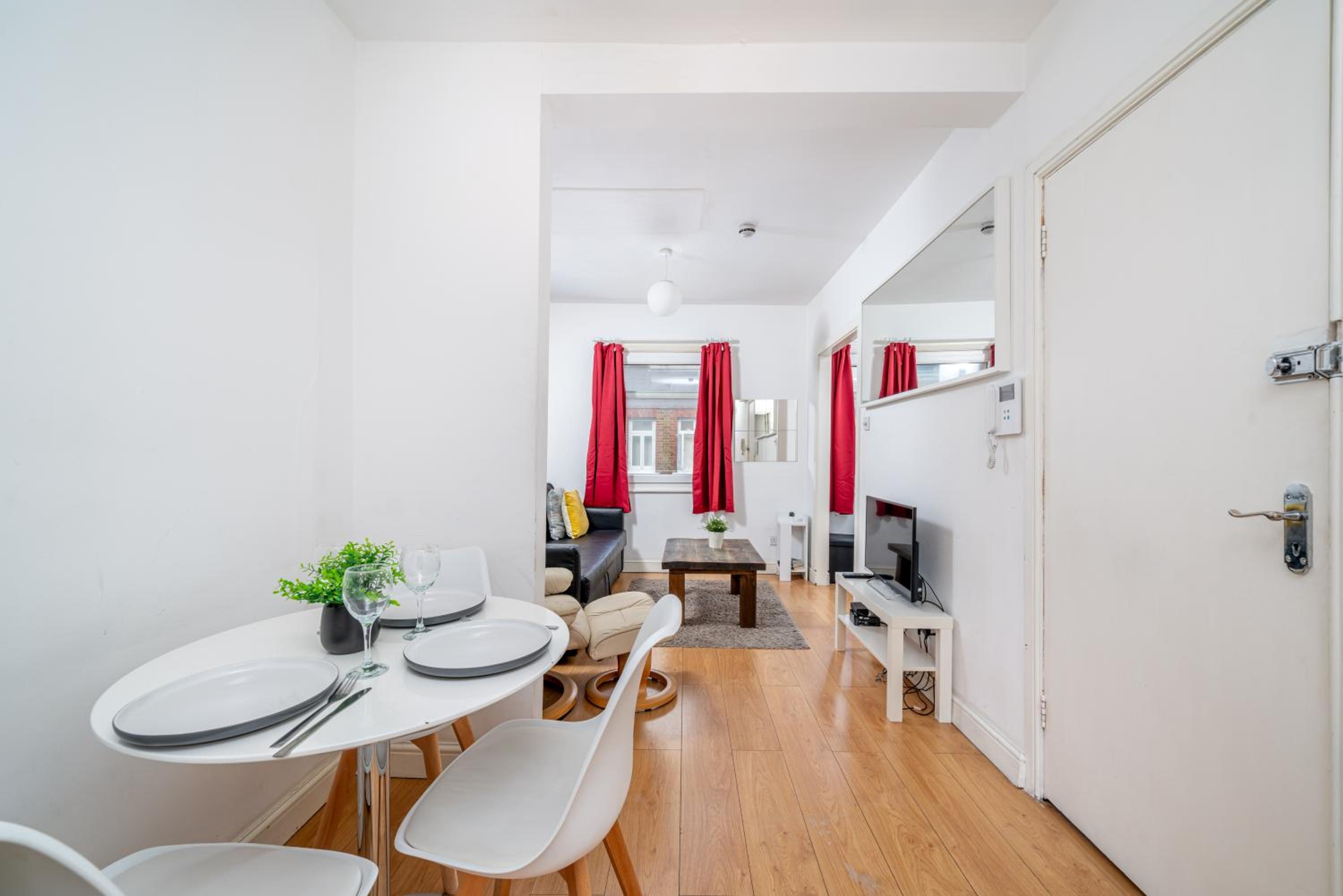 Carnaby & Oxford Street - Central Soho - One Bedroom - Double Bed & SofaBed