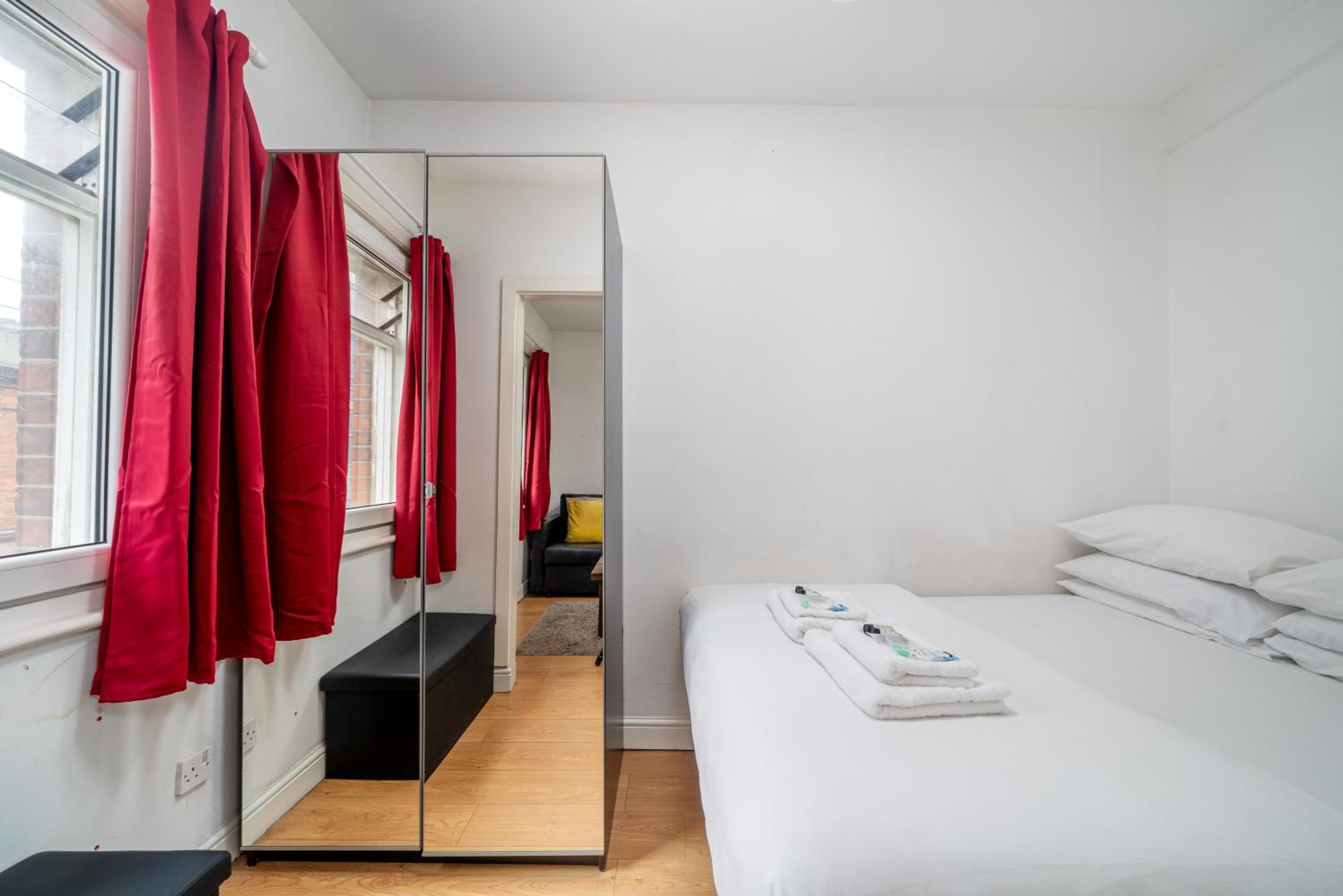 Carnaby & Oxford Street - Central Soho - One Bedroom - Double Bed & SofaBed
