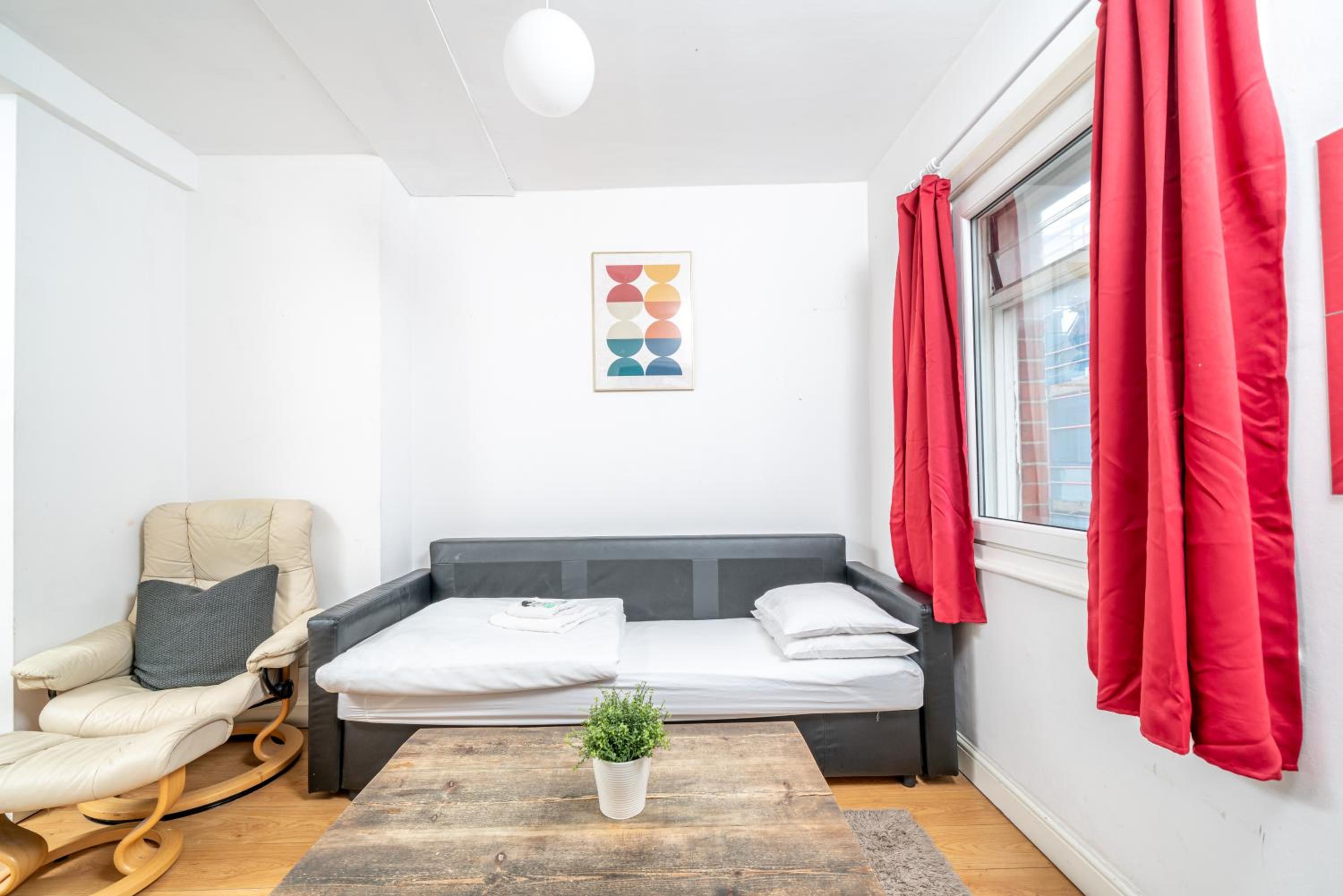 Carnaby & Oxford Street - Central Soho - One Bedroom - Double Bed & SofaBed