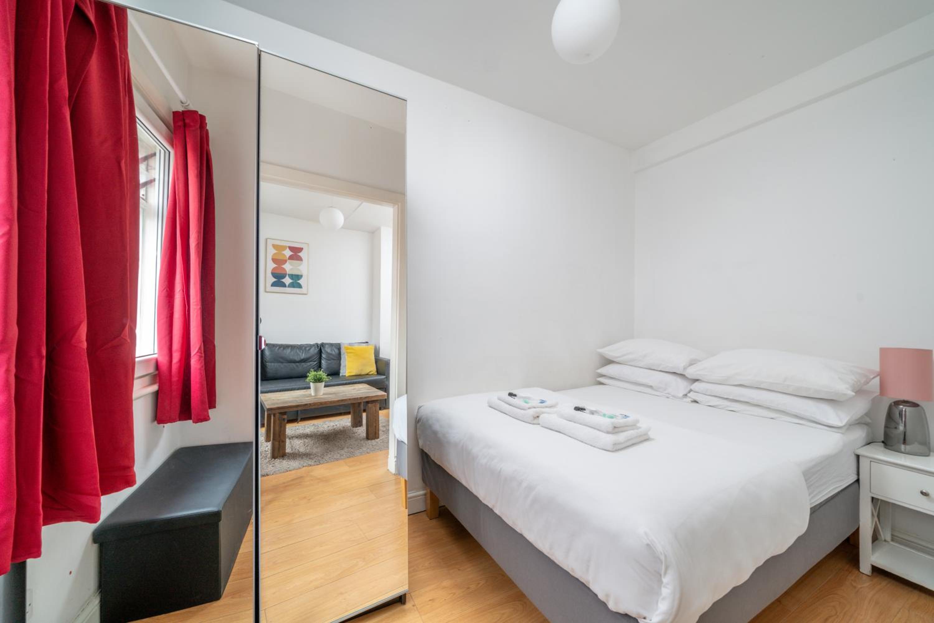 Carnaby & Oxford Street - Central Soho - One Bedroom - Double Bed & SofaBed